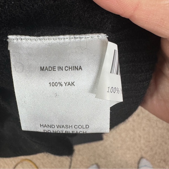 Quince Oversized Black Button Down Yak Wool Cardigan Size Medium - Picture 6 of 6